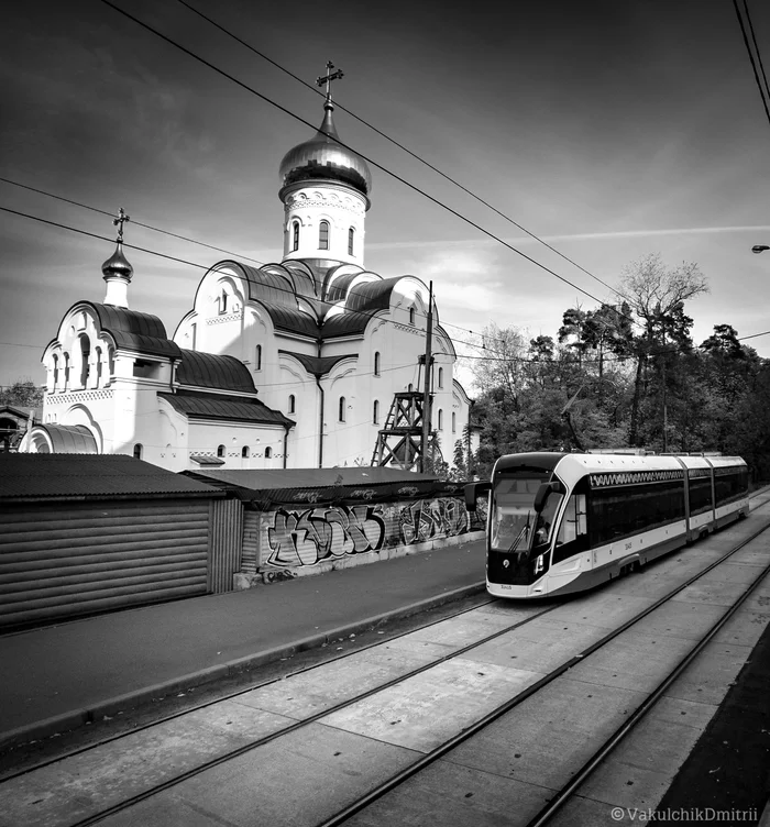 Black and white Moscow - My, Moscow, Architecture, Temple, Church, Tram, Town, The photo, Mobile photography, , Black and white, Black and white photo