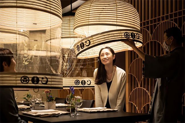 Dinner Under the Tokyo Lights - Japan, Tokyo, Hotel, Coronavirus, Lamp, Means of protection, Longpost