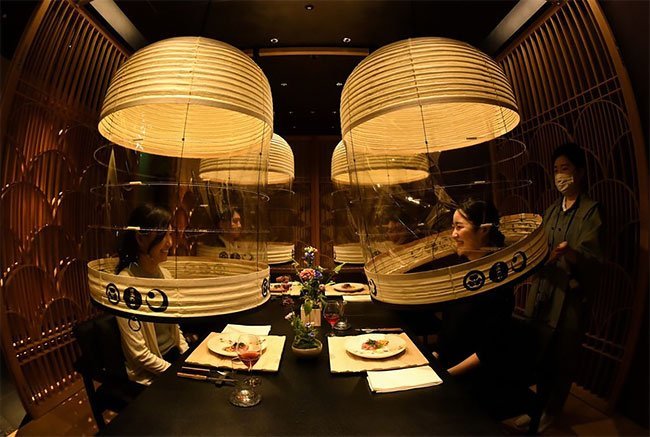 Dinner Under the Tokyo Lights - Japan, Tokyo, Hotel, Coronavirus, Lamp, Means of protection, Longpost