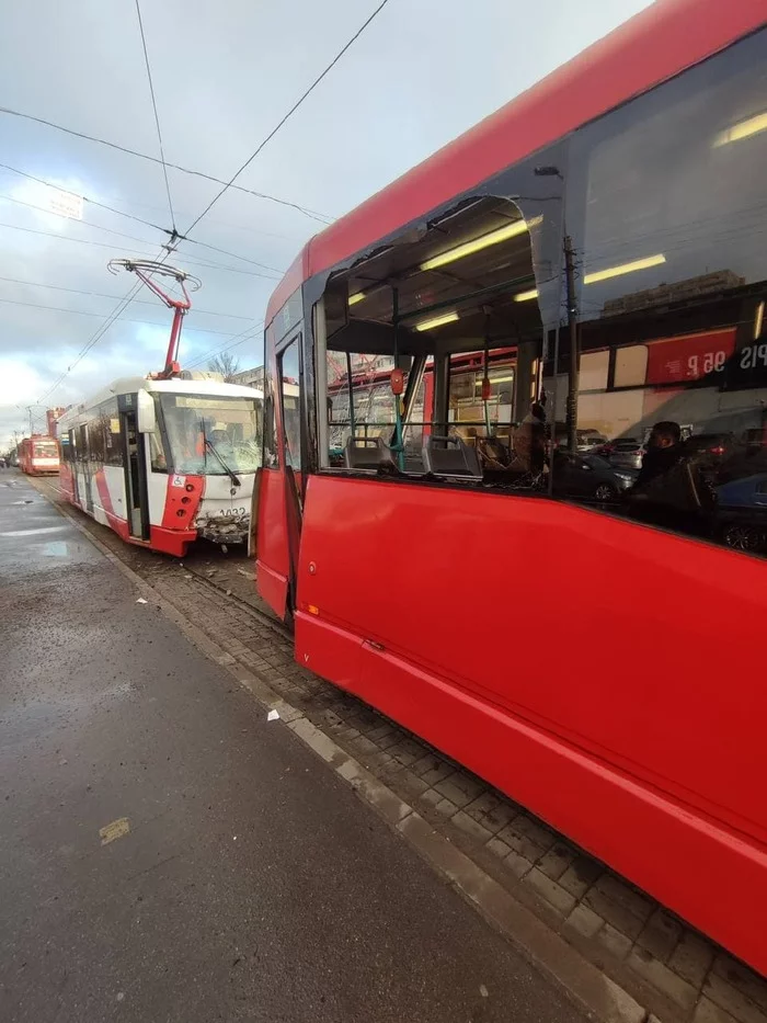 In St. Petersburg, at the intersection of Slava Avenue and Bucharestskaya, a tram crashed into another tram - Saint Petersburg, Crash, Tram, Longpost