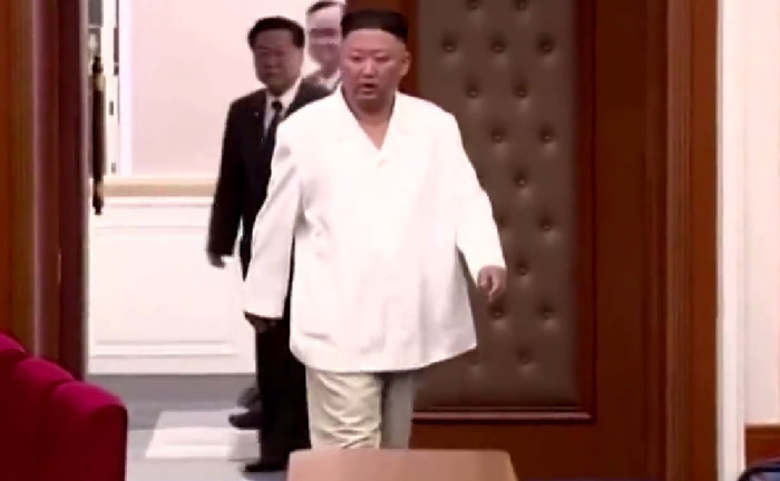 КНДР печатает купоны и призывает есть декоративных птиц - СМИ