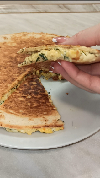 Вкусный и быстрый завтрак из лаваша с сыром