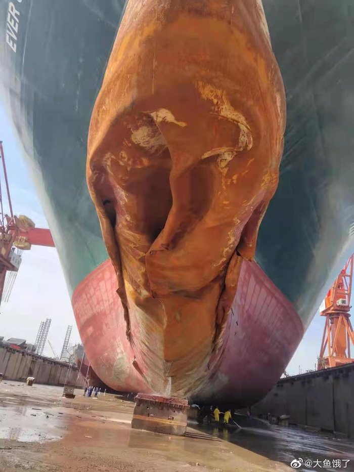 Тот самый Ever Given встал на ремонт в доке