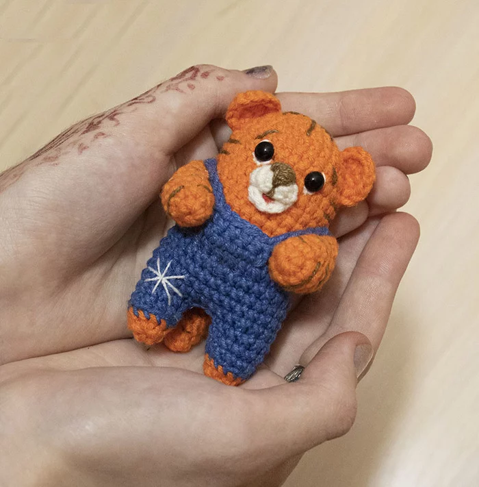 Keychain tiger cub - My, Tiger, Tiger cubs, Knitting, Crochet, Amigurumi, New Year, Symbol of the year, Video, Longpost