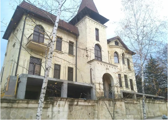 In Kislovodsk, the new owners disfigured a historic mansion with a concrete remake - Architecture, Stavropol, Story, Building, Building, Longpost