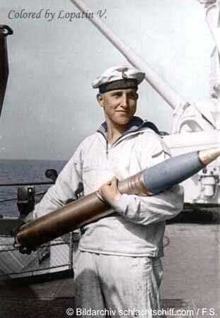You better find yourself a girl! - The Second World War, Kriegsmarine, Gneisenau, Battleship, The photo