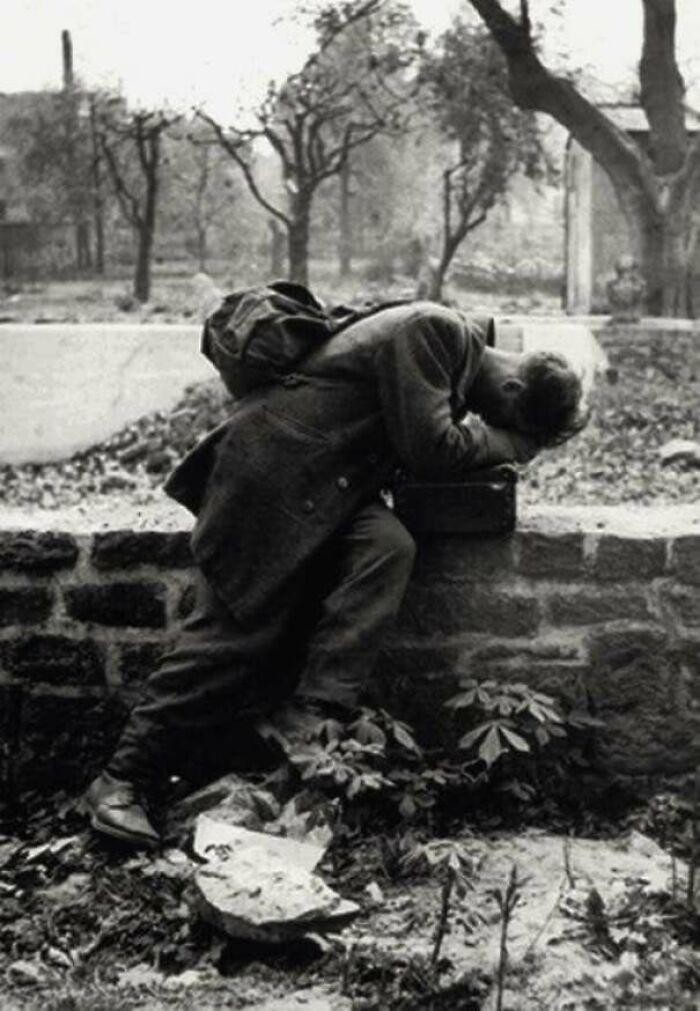 The German soldier, upon returning home, learns that there is no one to return to. Frankfurt, 1946 - The Second World War, Historical photo, The soldiers, Black and white photo, Germany