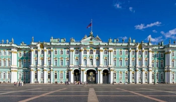 The caretaker of the Hermitage broke the nose of a participant in the reconstruction of the storming of the Winter Palace - IA Panorama, Humor