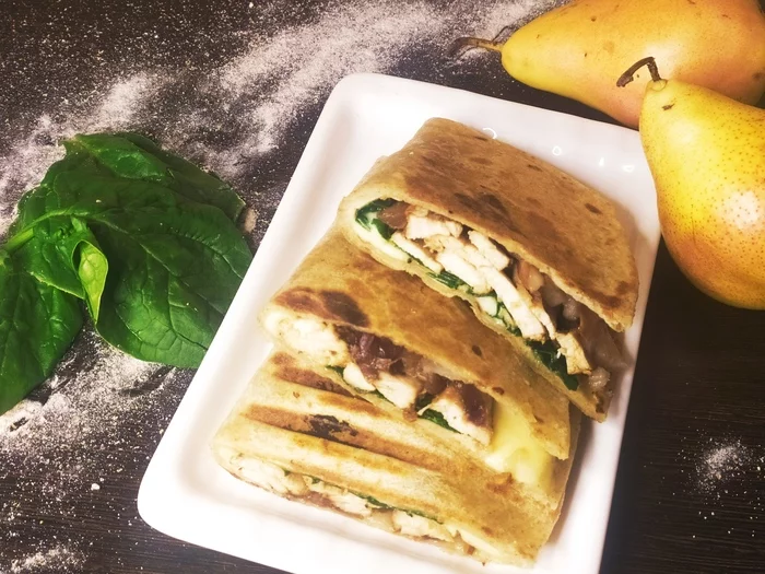 Quesadilla with chicken and pears - My, Yummy, Hen, Recipe, Quesadilla, Tortillas, Pears, Mozzarella, Spinach, Longpost