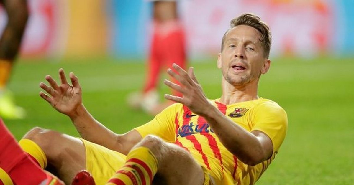 Люк де йонг барселона. Люк де йонг псв. Де йонг нападающий. Люк де йонг 2022. Люк де йонг футболист.