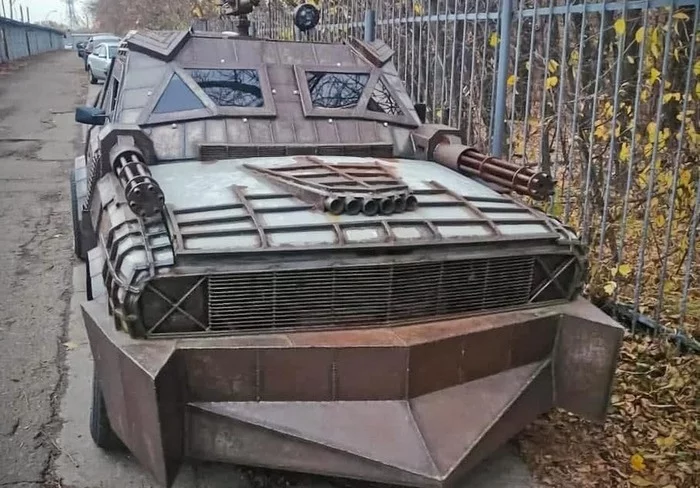 In the suburbs found the perfect car to survive the zombie apocalypse - Moscow, Apocalypse, Car, Подмосковье