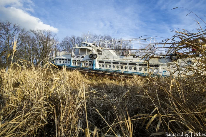 Another abandoned ship Moskvich in the channels of Samara - My, Urbanfact, Urbanphoto, Abandoned, Motor ship, Ship, Samara, Samara Region, Travel across Russia, Volga river, Aerial photography, Travels, Samarskaya luka, Nature, Autumn, Morion, Urbanslucaj, Longpost