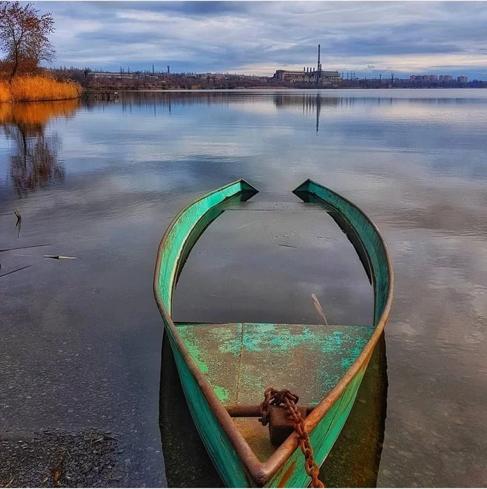 Zuevskoe reservoir, Zugres, Donbass - The photo, Donbass, A boat, Autumn, Reservoir, Nature, beauty of nature, Landscape, TES, Khartsyzsk