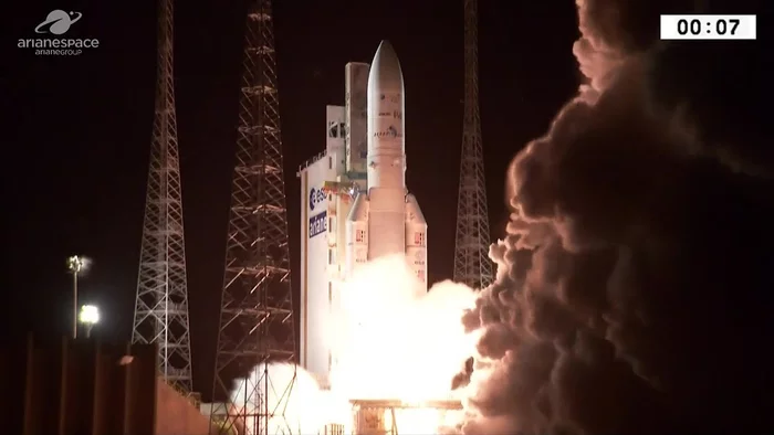 European satellite with STR elements from ISS Reshetnev - Cosmonautics, Roscosmos, Iss, Satellites, Ariane 5