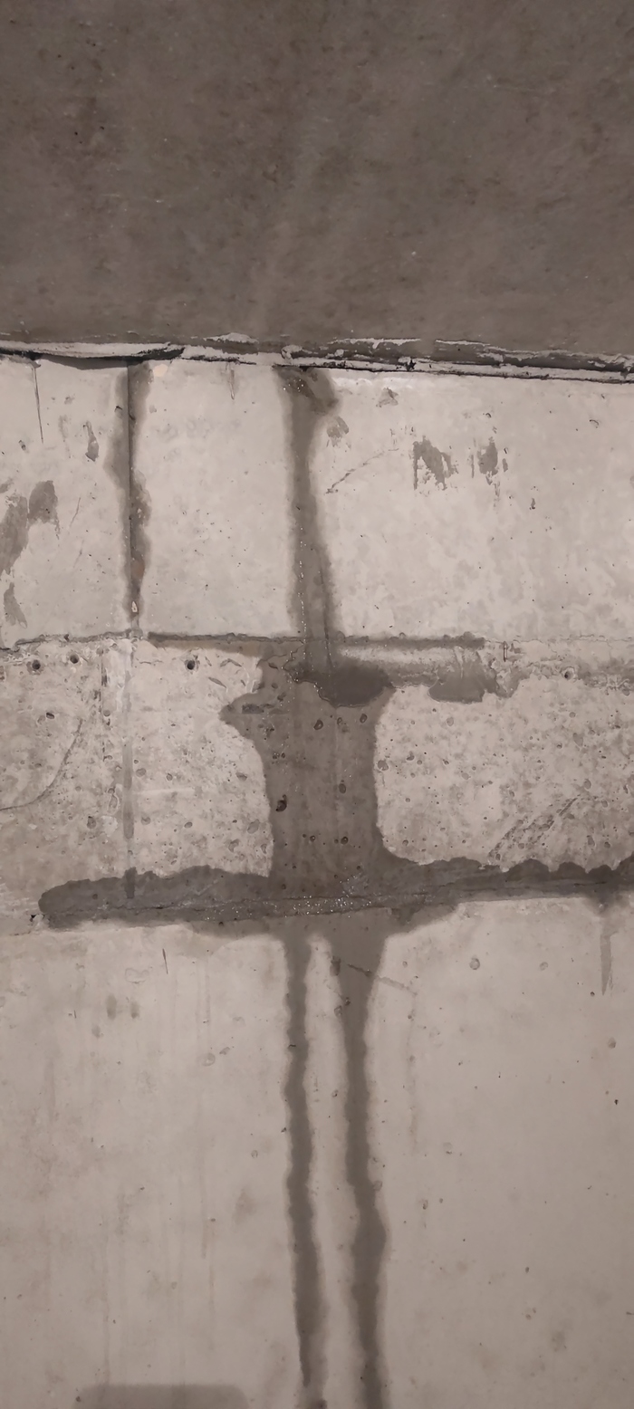 Протекает кладовка