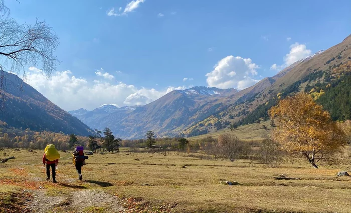 Trekking walk from Teberda to Arkhyz, October 2021 (part three, Friday) - My, Travels, Tourism, The mountains, Hike, Adventures, Mountain tourism, Caucasus, Travel across Russia, Hospitality, Friday, Video, Longpost