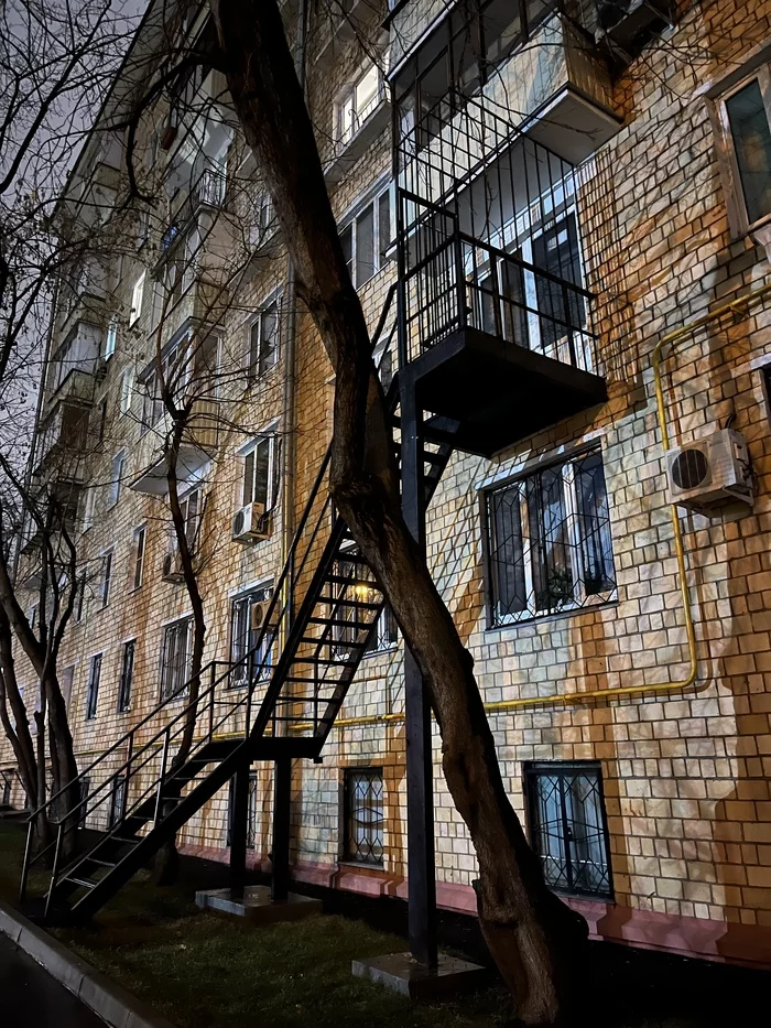 An apartment on Shabolovka - 15-20 million rubles, the opportunity to make a front staircase on the third floor is priceless! - My, Apartment buildings, Shabolovskaya