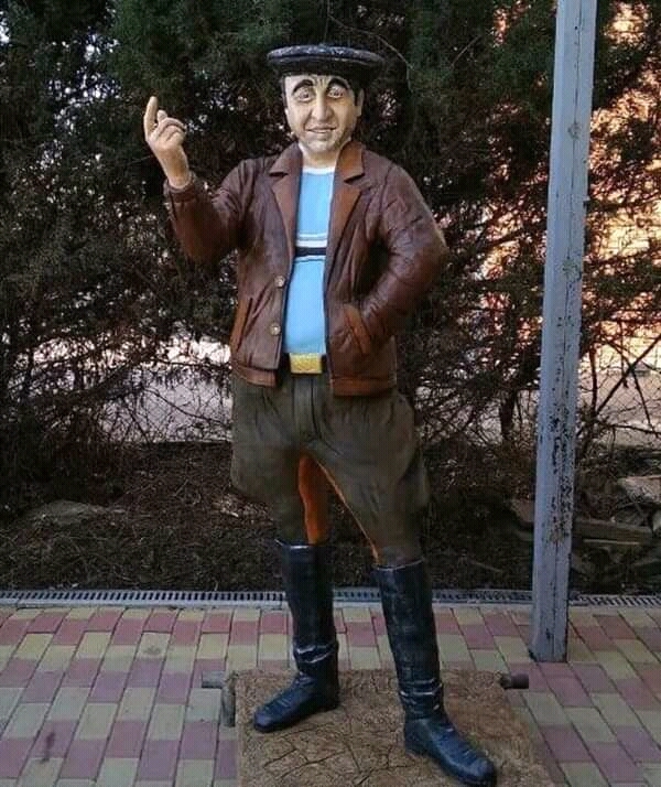 Glorious city of Krasnodar - Humor, Krasnodar, Sculpture, Frunzik Mkrtchyan, Caucasian captive, The photo