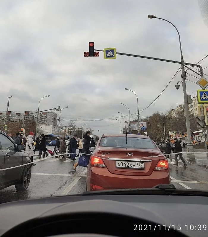 And everyone is running, running, running, and he STANDS! - My, Traffic lights, Valery Leontiev
