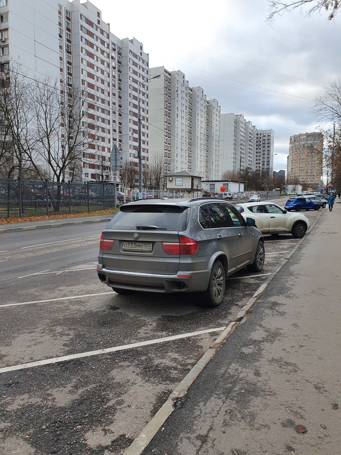 Когда права купил, а парковаться не купил