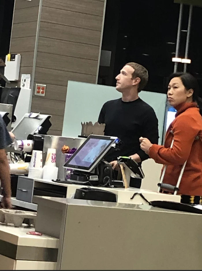 Zuckerberg with his wife at McDonald's: I have one McDonald's - Mark Zuckerberg, McDonald's, Facebook, Meta, Purchase
