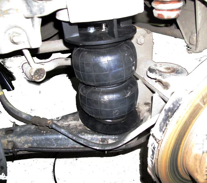 Elements of automobile suspensions, elastic elements and shock absorbers. - My, Suspension, Spring, GIF, Longpost, Hydropneumatic suspension