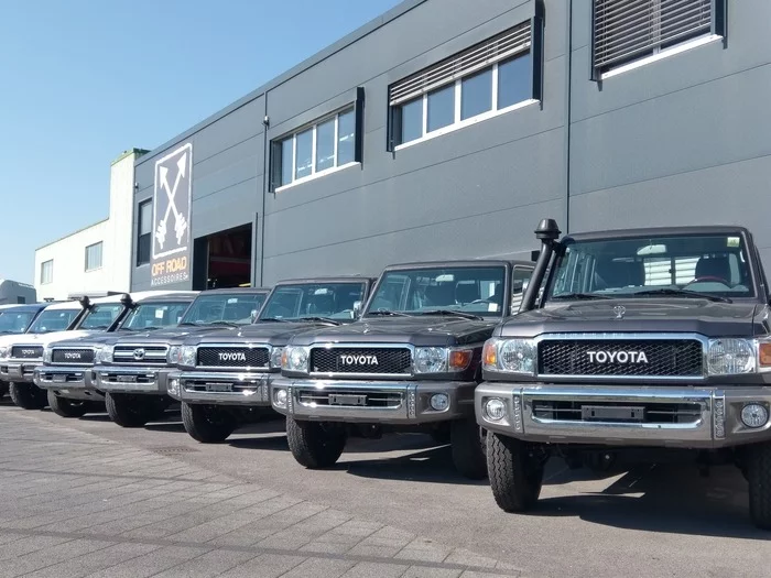 Швейцария, 2021 год Toyota, Toyota Land Cruiser, Внедорожник, Дом на колесах, Длиннопост Швейцария, 2021 год Toyota, Toyota Land Cruiser, Внедорожник, Дом на колесах, Длиннопост