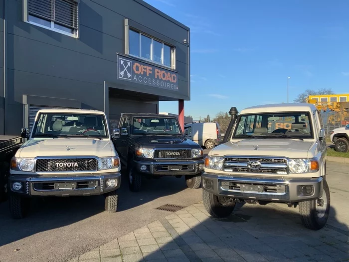 Швейцария, 2021 год Toyota, Toyota Land Cruiser, Внедорожник, Дом на колесах, Длиннопост Швейцария, 2021 год Toyota, Toyota Land Cruiser, Внедорожник, Дом на колесах, Длиннопост