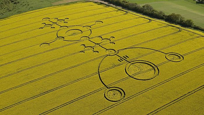 What if the drawings/crop circles are alien qr codes? - My, QR Code, UFO, Crop Circles