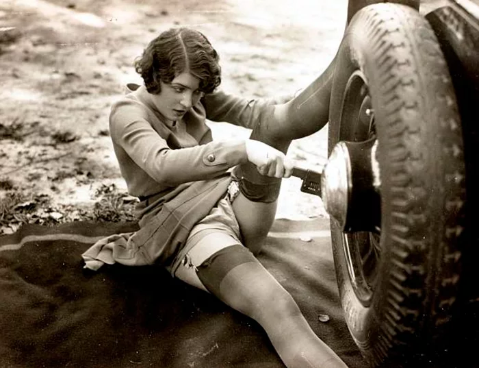 Girl and car. La Repair. 1921 - NSFW, Erotic, Retro, Vintage, Story, Art, Longpost