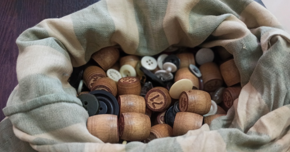 Ретро предметы. Много ностальгии. Ностальгия. Горбушка рынок 90-е. Ностальгия по 2010.