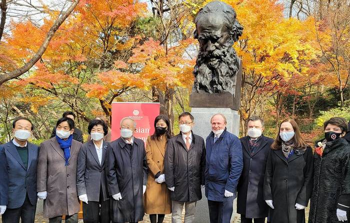 Monument to Leo Tolstoy unveiled in Seoul - My, TASS, news, Lev Tolstoy, Monument, Memory, Seoul
