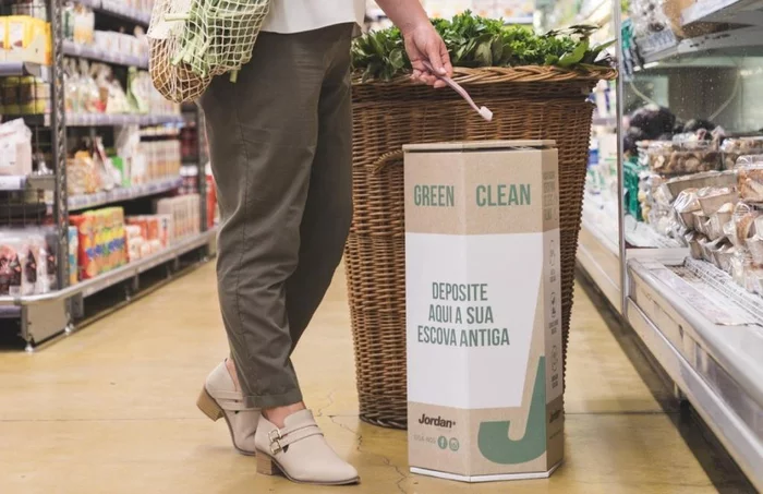 Portugal collects old toothbrushes for recycling and turns them into surfboards - Garbage, Ecology, Waste recycling, Portugal, Surfing, Good deeds