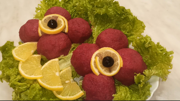 Закуска шарики из свеклы с сельдью на Новый год