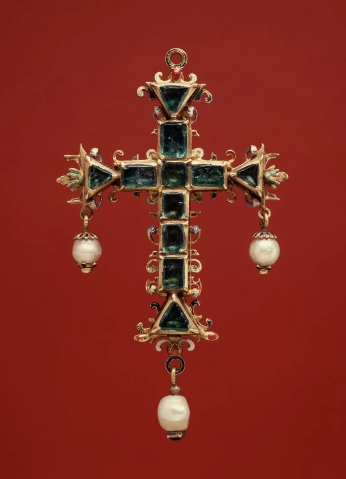 Gold cross with emeralds and pearls, Spain, c. 1575-1650 - Cross, Decoration, Vintage