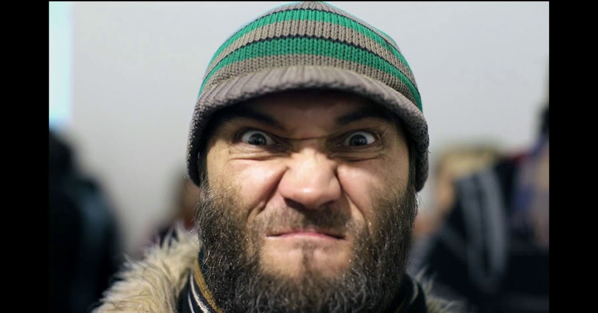 Скажи таджик чуть чуть. Чеченец. Бородатый чеченец. Злой чеченец. Таджик с бородой.