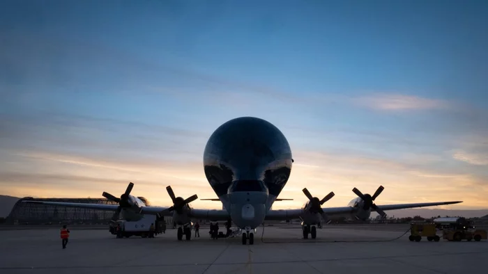 It's a bird, it's a plane, it's a Super Guppy! - Cosmonautics, Airplane, Artemis (space program), Longpost