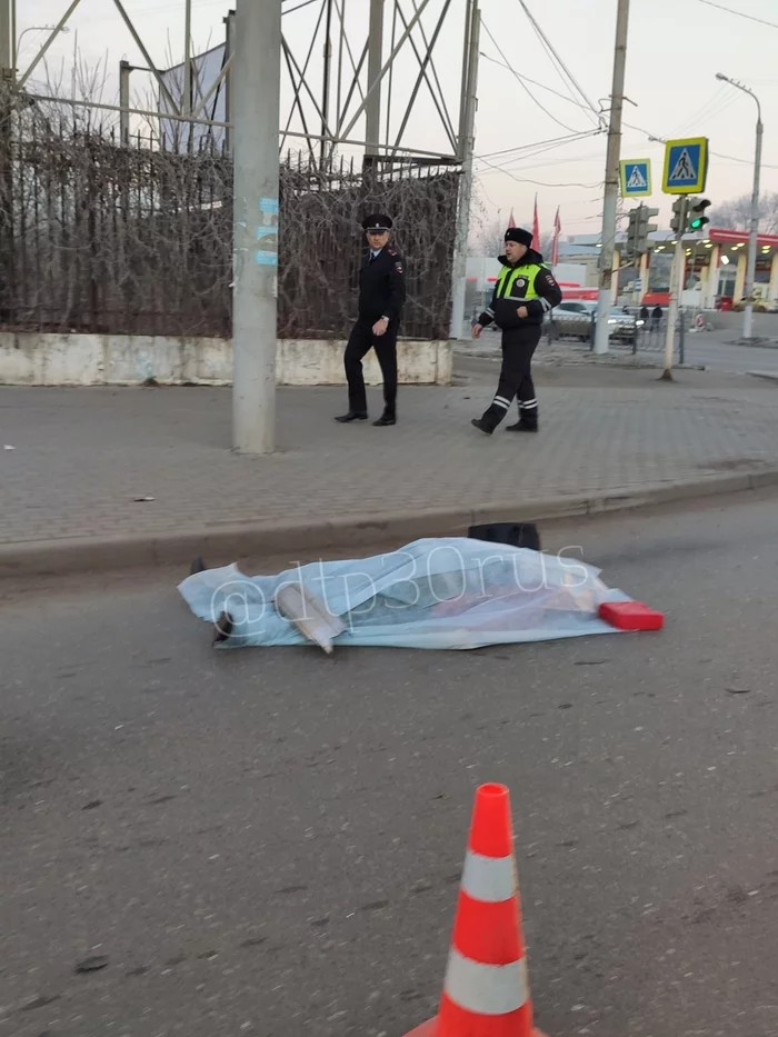 Astrakhan. Woman shot to death near Planeta park - My, Crash, Road accident, Astrakhan, Death, Video, Longpost