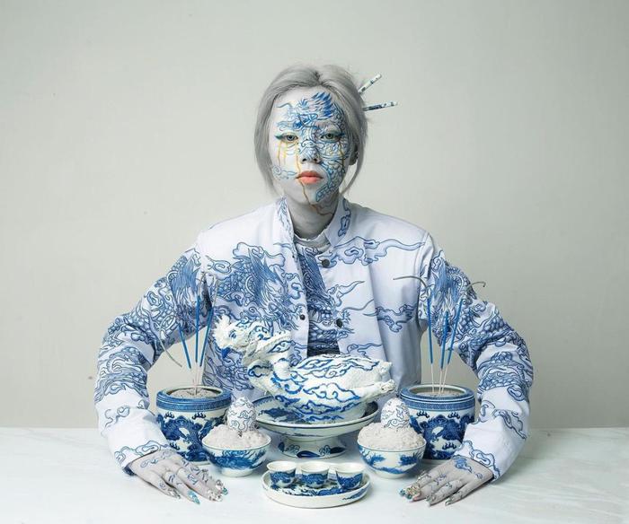 Попала в Россию. Расписали под гжель