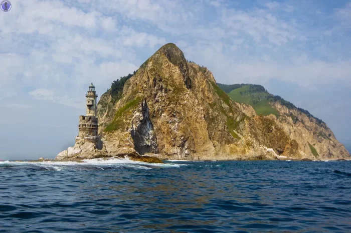 Жемчужина Сахалина: Заброшенный атомный маяк Анива, построенный японцами во времена Карафуто Маяк, Сахалин, Заброшенное, Яндекс Дзен, Длиннопост, Маяк Анива