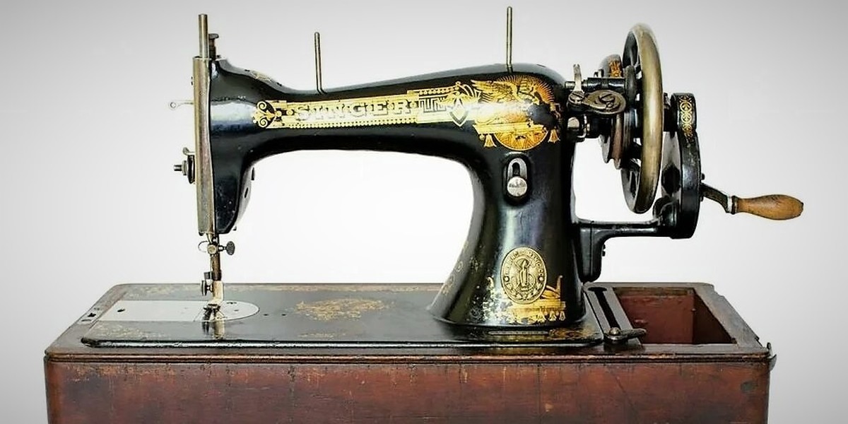 Швейная машинка с ручным приводом. Швейная машинка (Zinger super 2001). Швейная машинка Зингера 1841. Швейная машинка Чайка Зингер. Швейная машинка Зингер 1851.