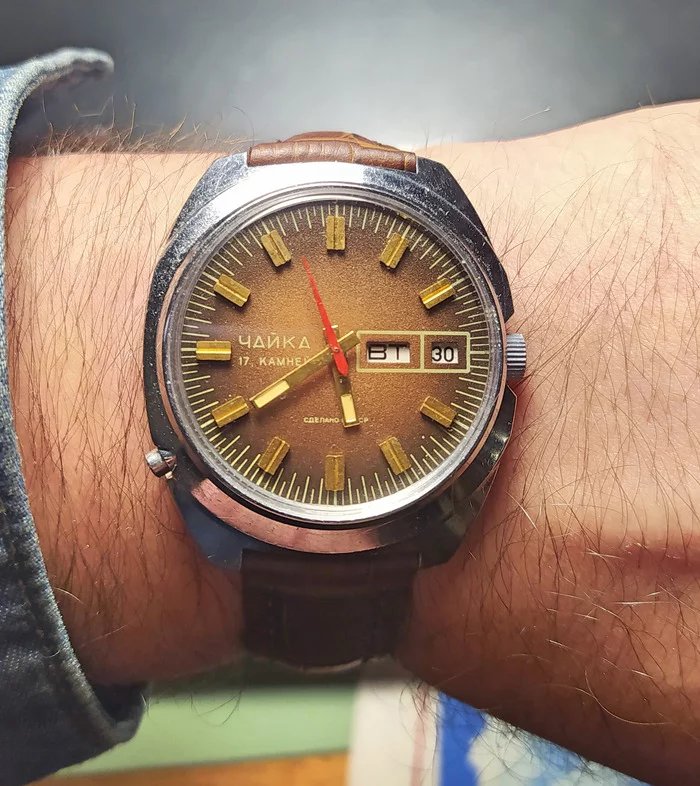 I need such a cow myself or the restoration of the Chaika men's watch of the 80s - My, Clock, Mechanical watches, Alarm, With your own hands, the USSR, Made in USSR, Old things, History of the USSR, Glory, Repair of equipment, Watch repair, Restoration, Video, Longpost, Needlework with process