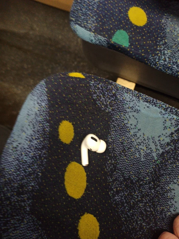 Found Apple earphone Moscow - My, A loss, Found, Apple, Headphones