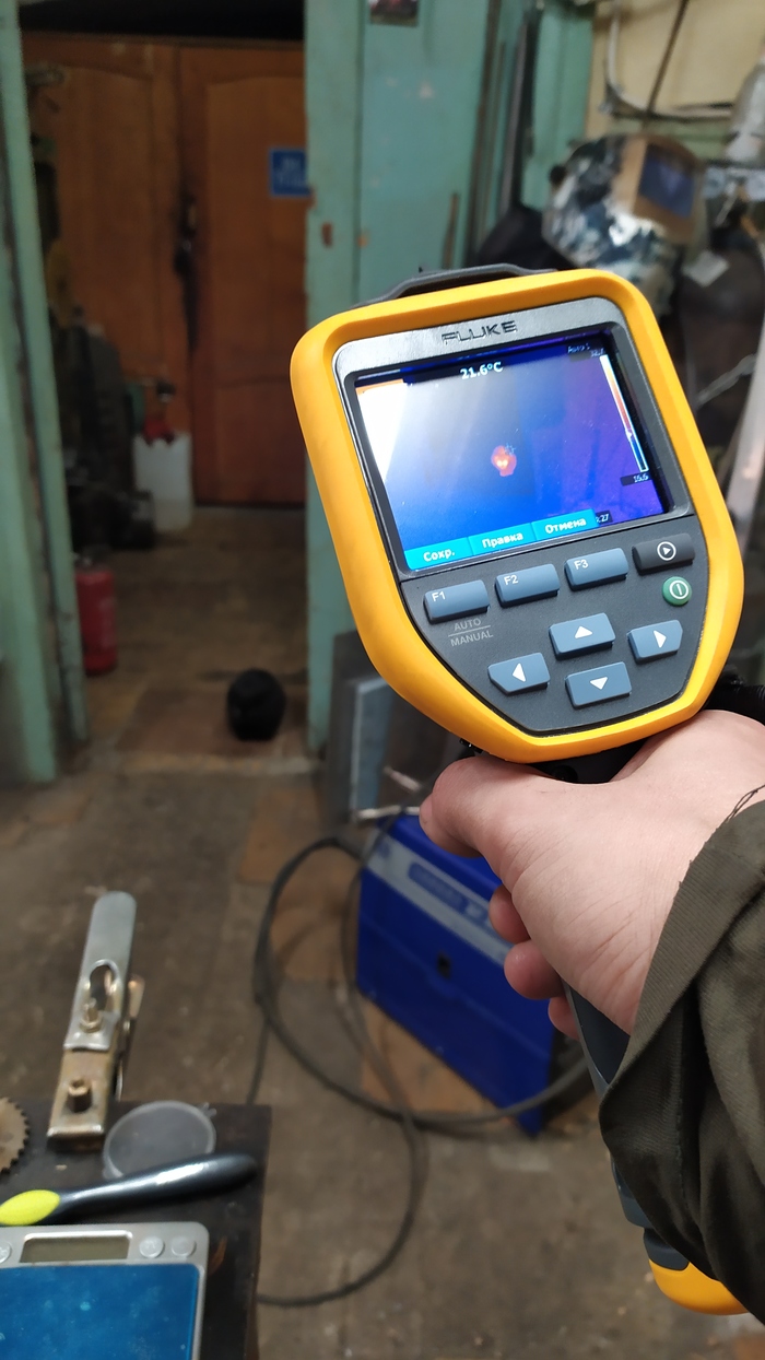 ����� ����