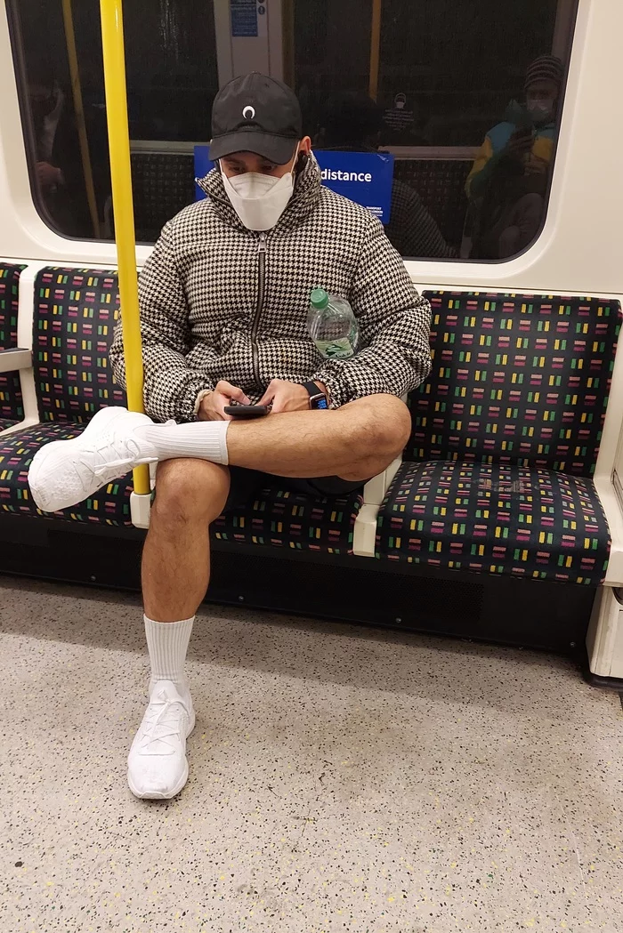 Response to the post Winter has come - My, Brrrr, Cold, Contrast, Winter, The photo, London, Legs, Shorts, Reply to post