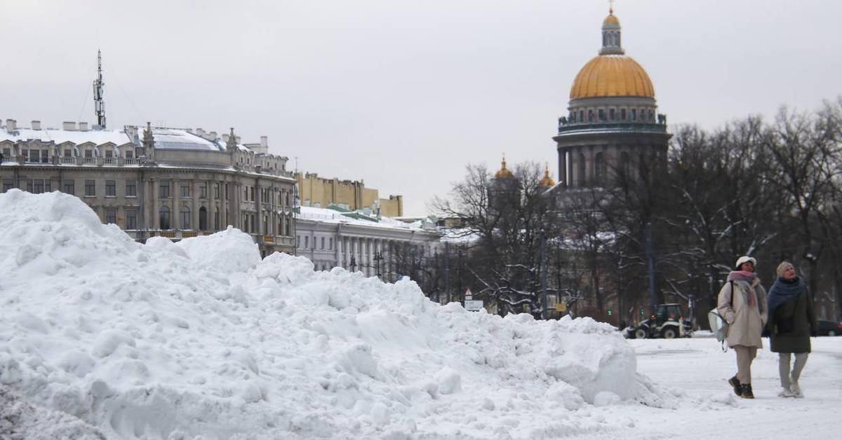 Город заваленный снегом. Сугробы в Питере 2021. Снег в Питере. Снегопад в Санкт-Петербурге. Первый снег в Петербурге.