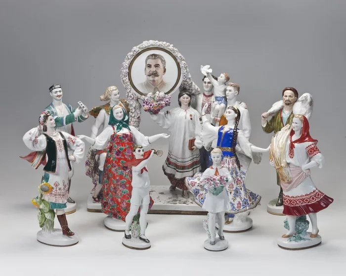 S.B. Velikhova, L.M. Kholina, painting by I.I. Riznich - Porcelain, Stalin, Hermitage, Made in USSR, Cult of personality