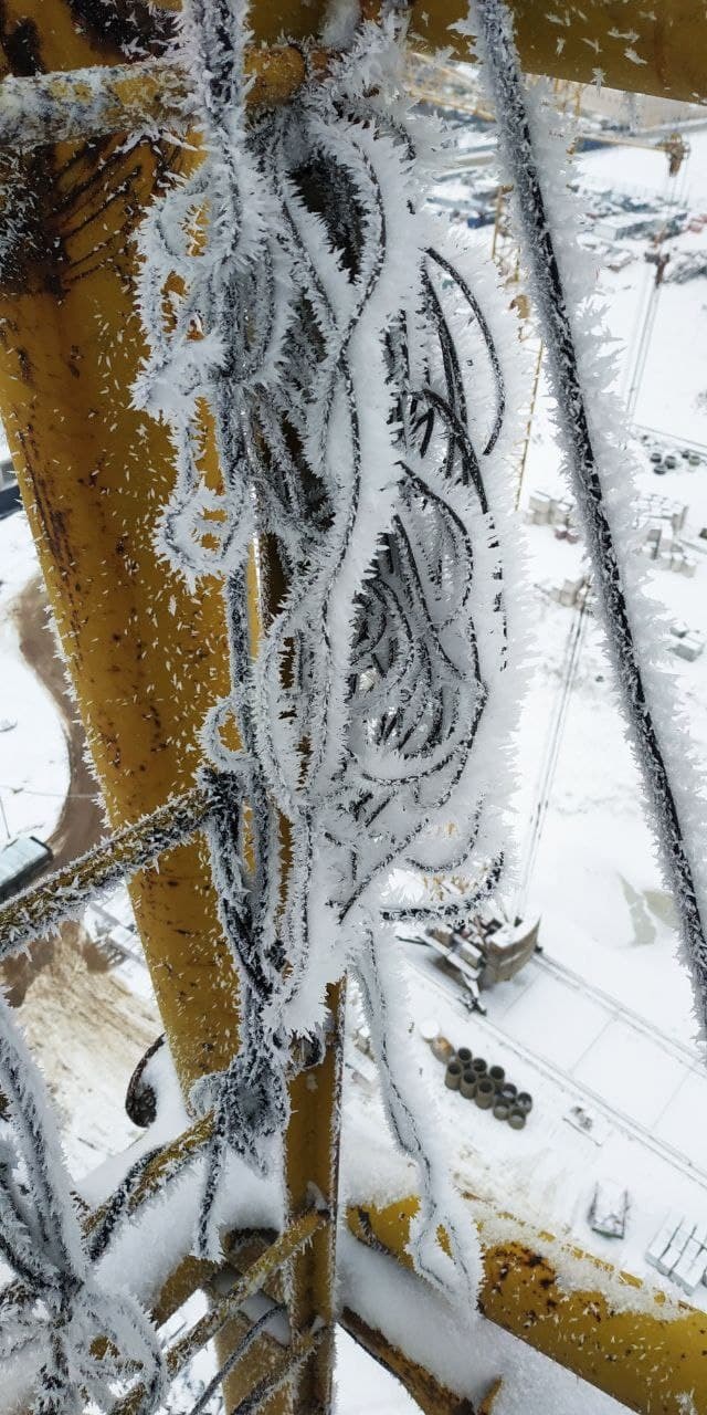 1638796260195163342 Как падает башенный кран видео