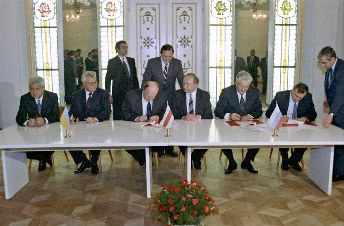 8 December 1991. End of USSR, beginning of CIS - the USSR, Collapse of the USSR, Politics, Boris Yeltsin, Kravchuk, CIS, Belovezhskaya Accords, Longpost
