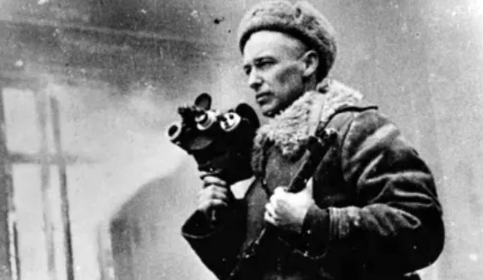 He is considered the founder of Soviet film journalism. My weapon is a movie camera. To the 115th anniversary of front-line cameraman Roman Carmen - The photo, The Great Patriotic War, Story, Longpost